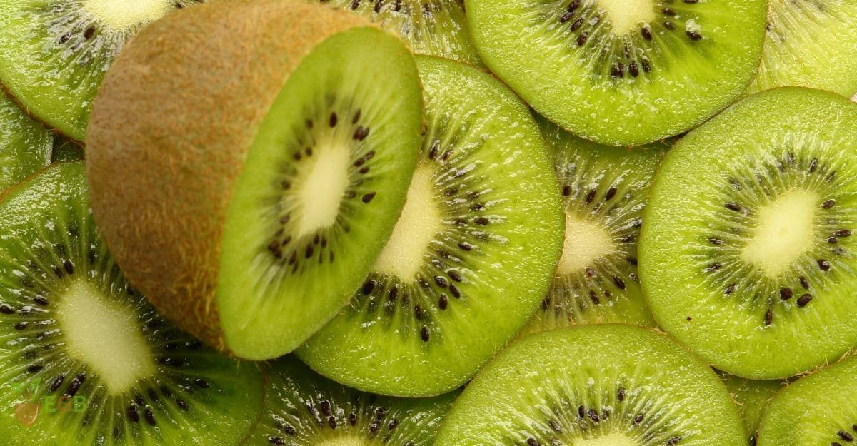 Juicy sliced kiwis