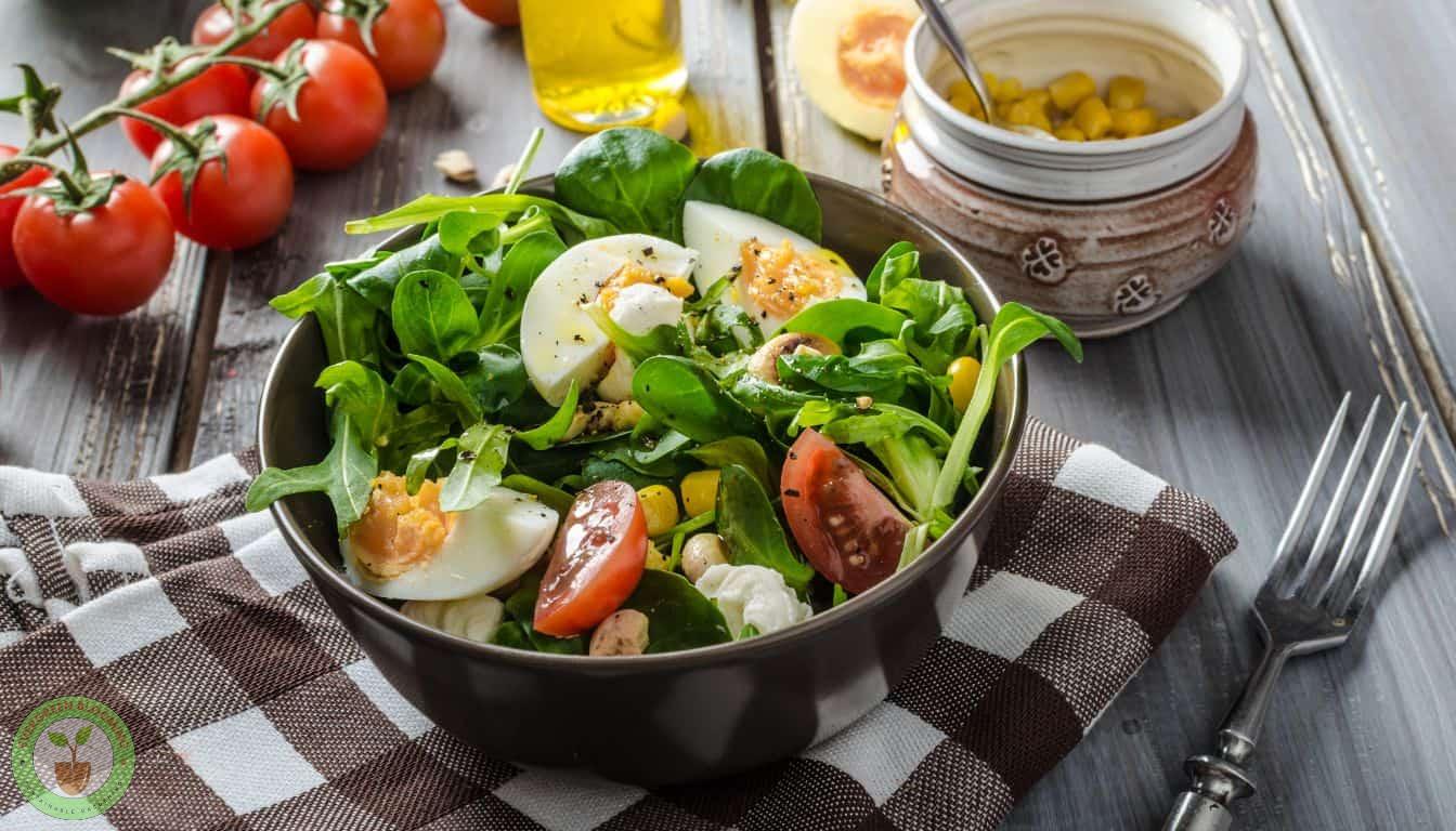 A delicious salad with lettuce leaves